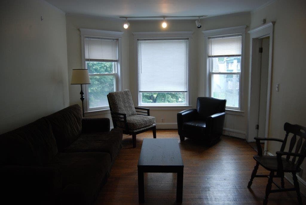 Evanston House: 827 Simpson St.