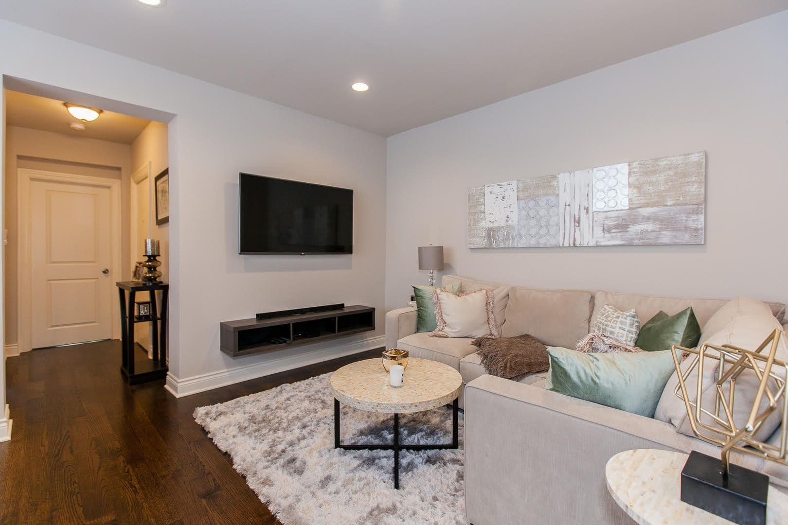 Chicago Apartment: 4206 N. Sacramento