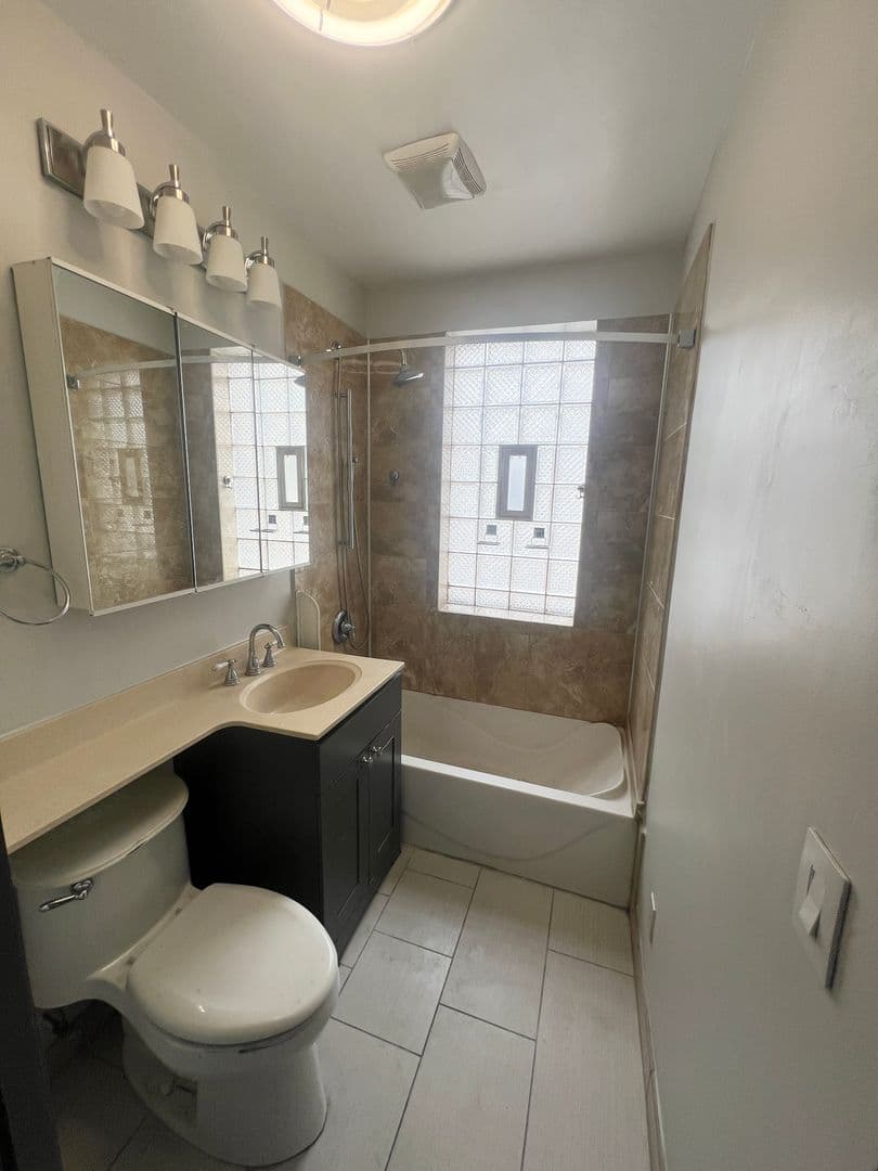 Chicago Apartment: 2842 W. Fletcher
