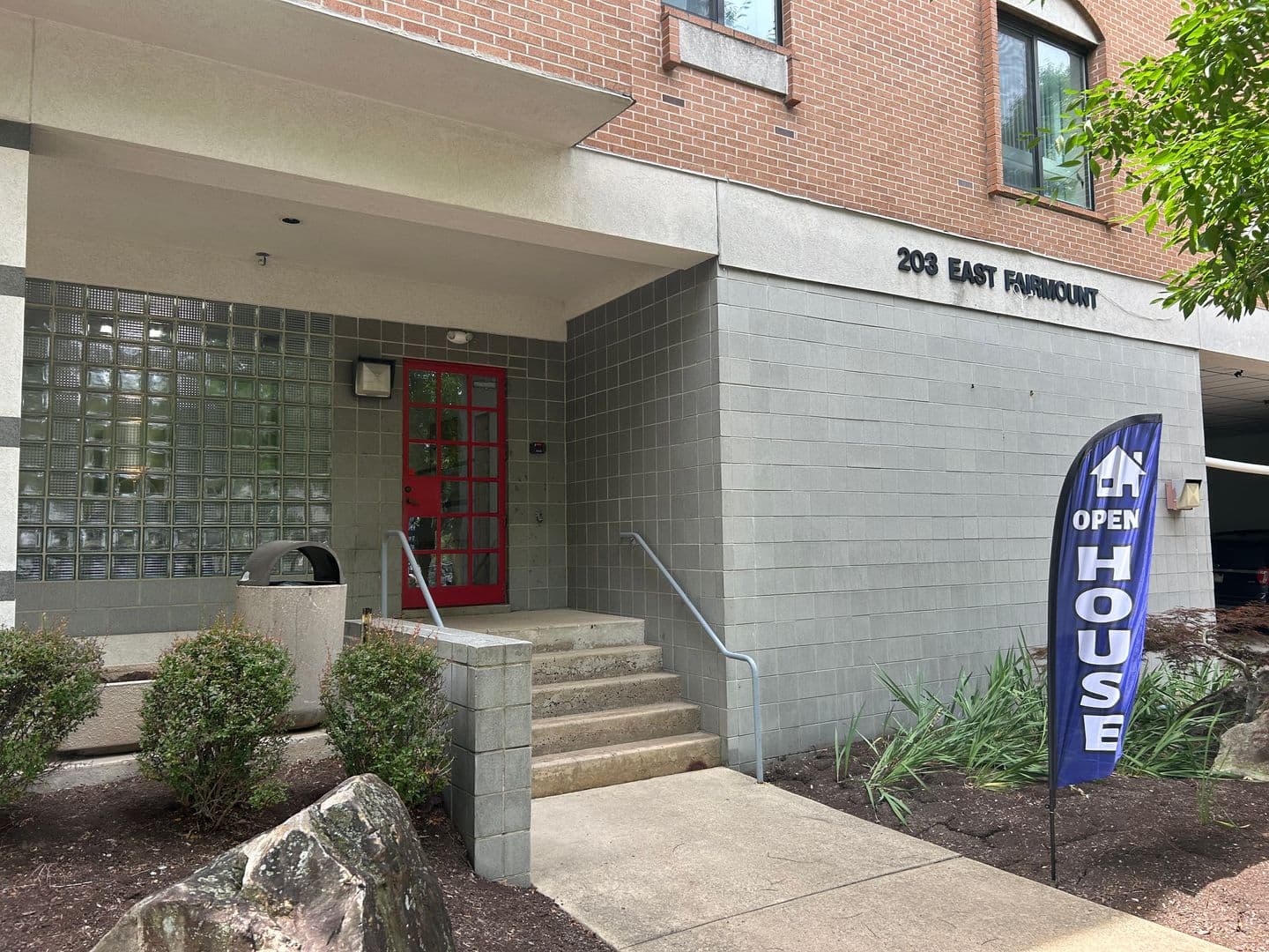 State College Apartment: 203 East Fairmount Ave