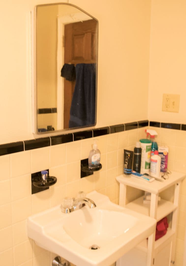 State College Apartment: 925 S Pugh Street