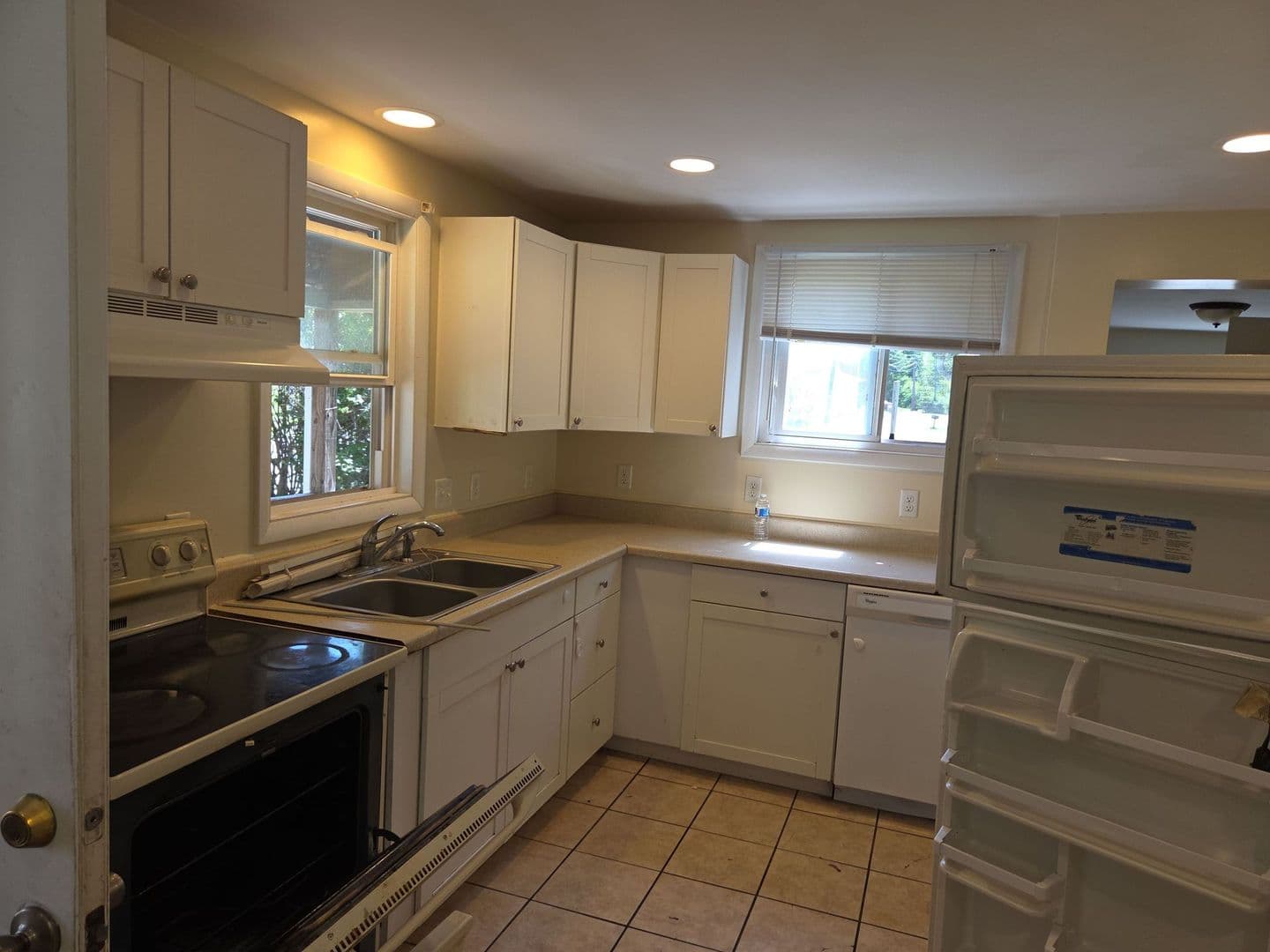 State College Apartment: West College Ave
