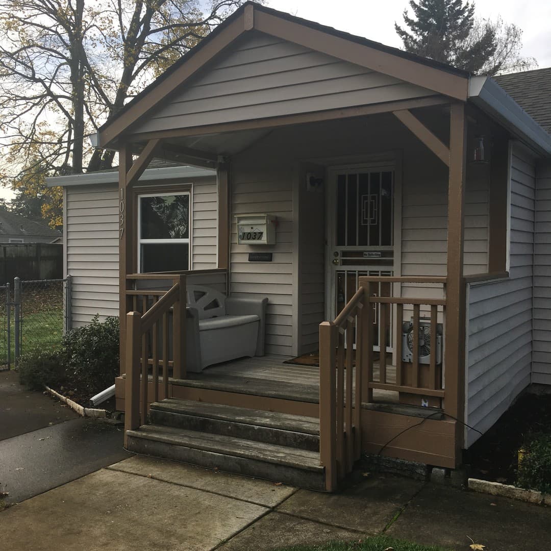 Portland House: 1037 NE 104th Ave