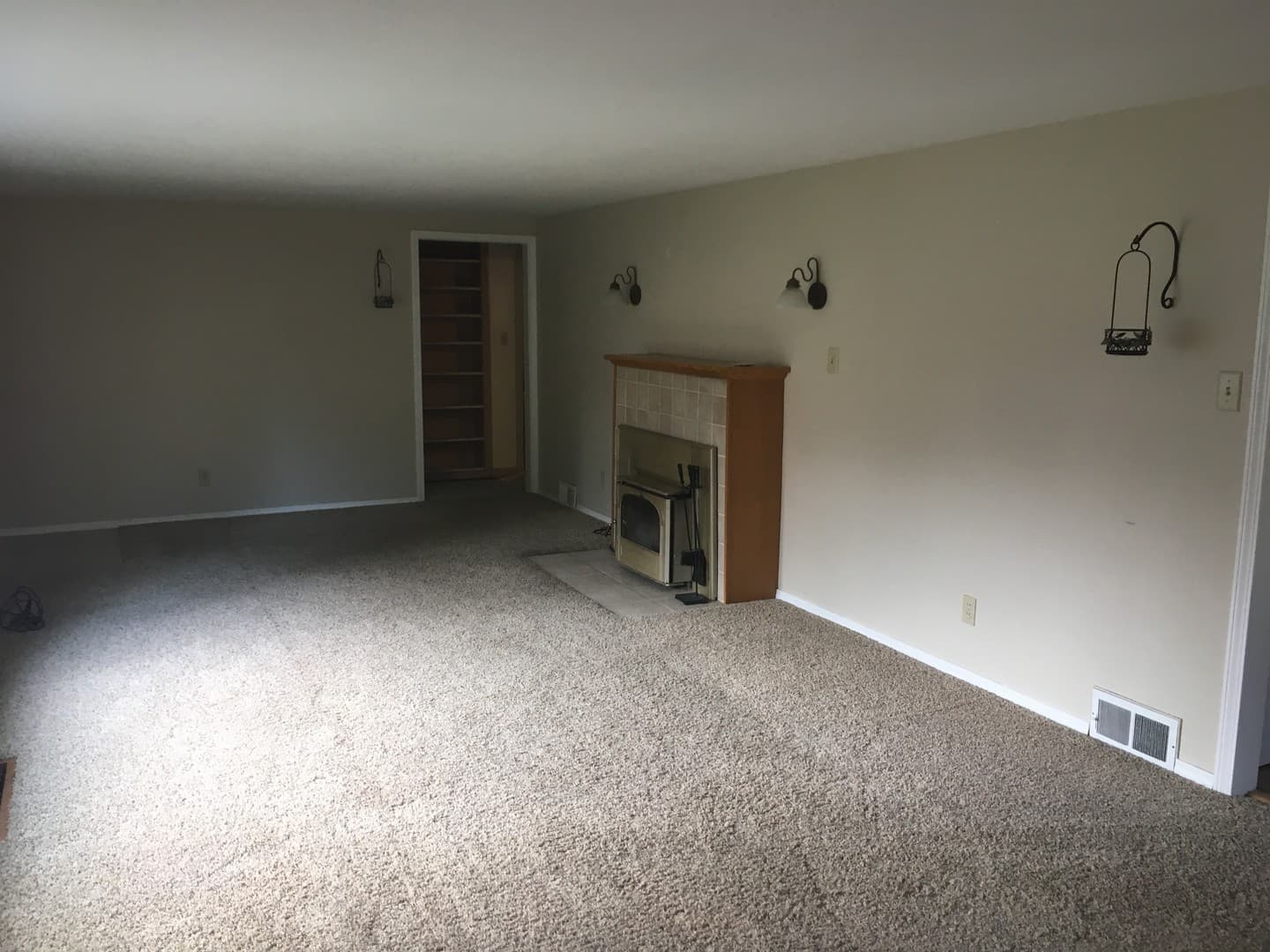 Portland House: 1037 NE 104th Ave