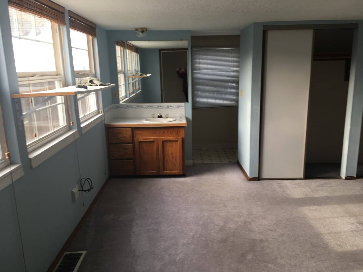 Portland House: 1037 NE 104th Ave