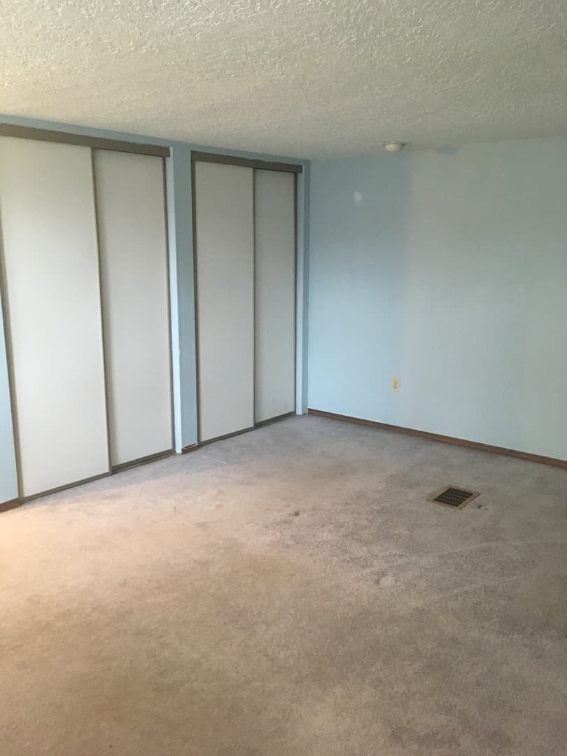 Portland House: 1037 NE 104th Ave