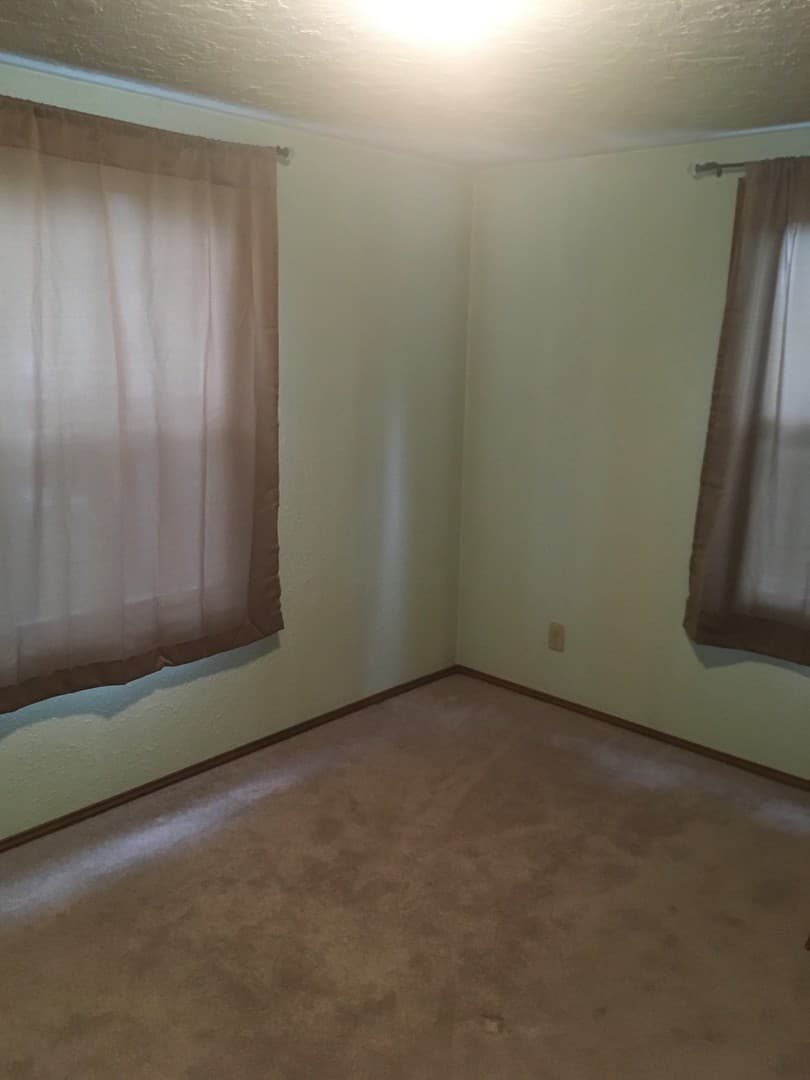 Portland House: 1037 NE 104th Ave