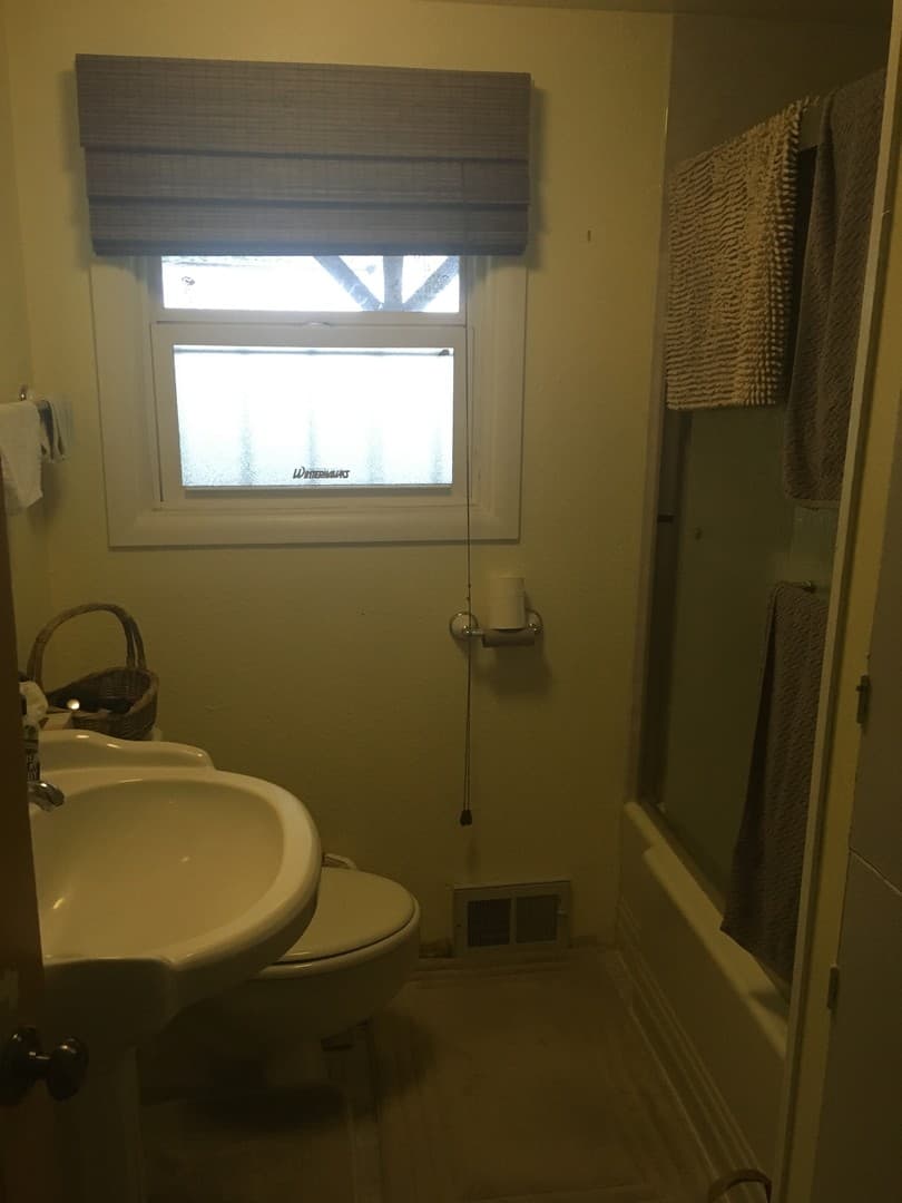 Portland House: 1037 NE 104th Ave