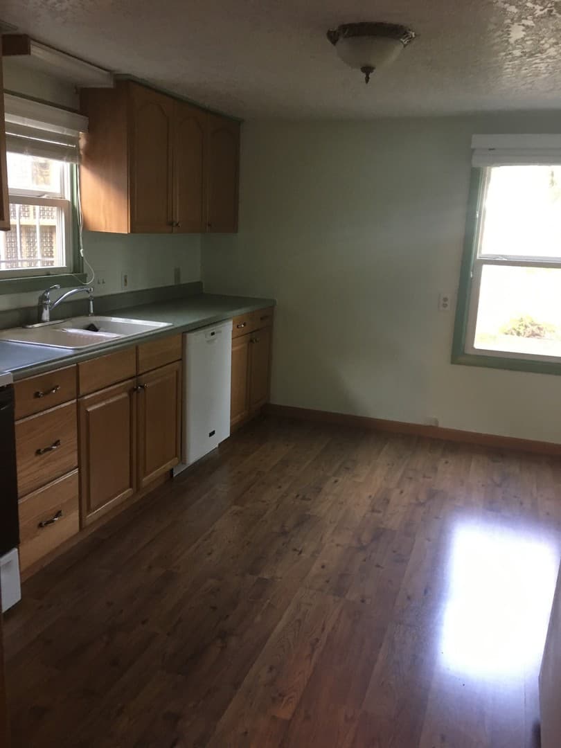 Portland House: 1037 NE 104th Ave