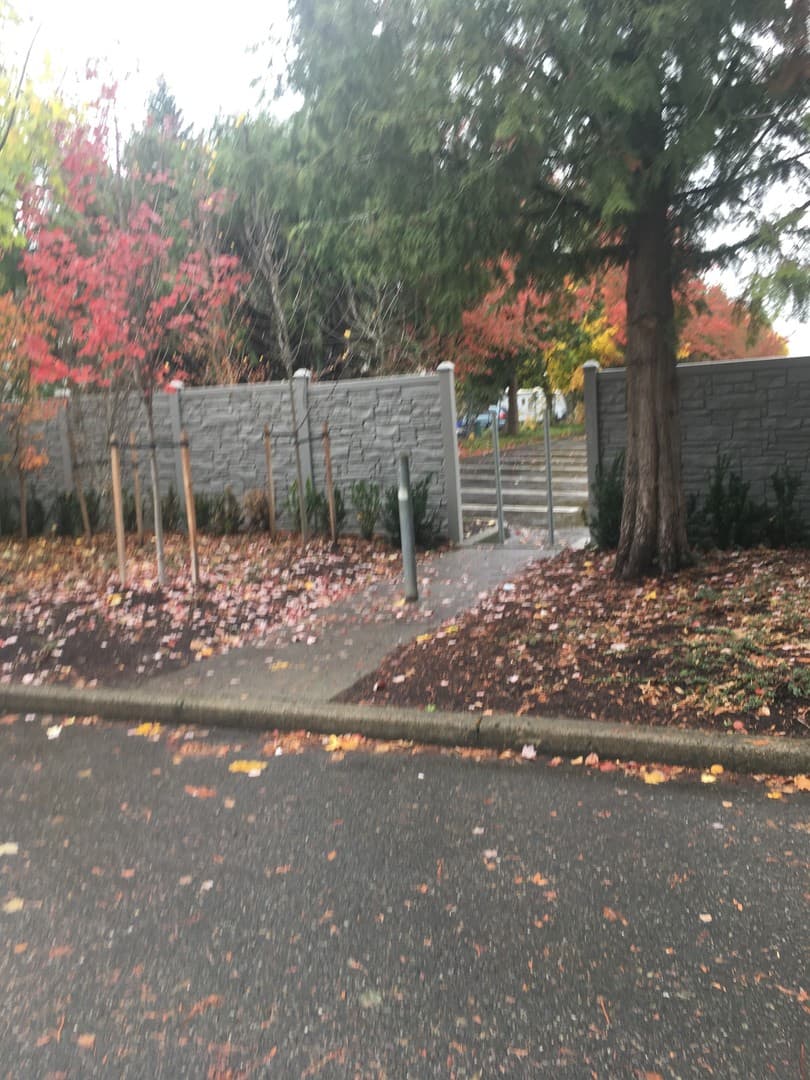 Portland House: 1037 NE 104th Ave