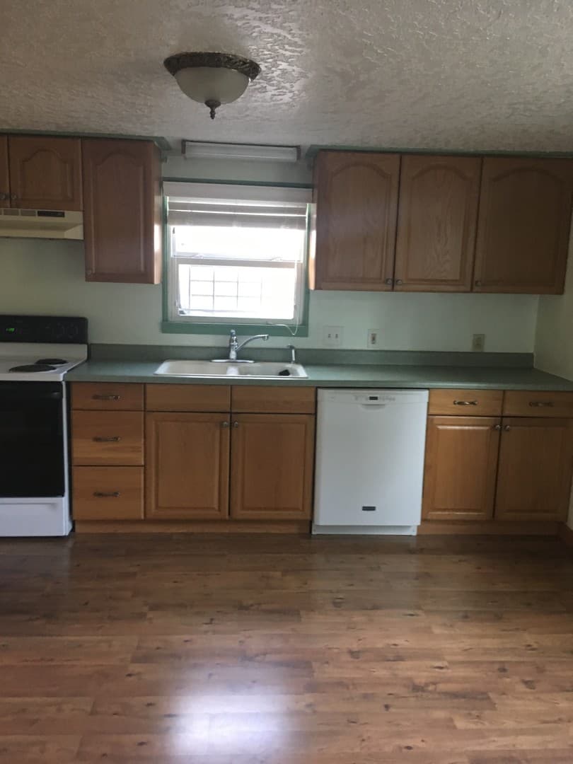 Portland House: 1037 NE 104th Ave