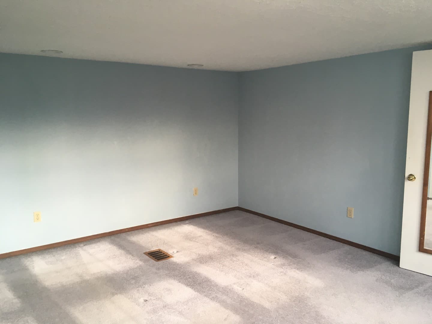 Portland House: 1037 NE 104th Ave