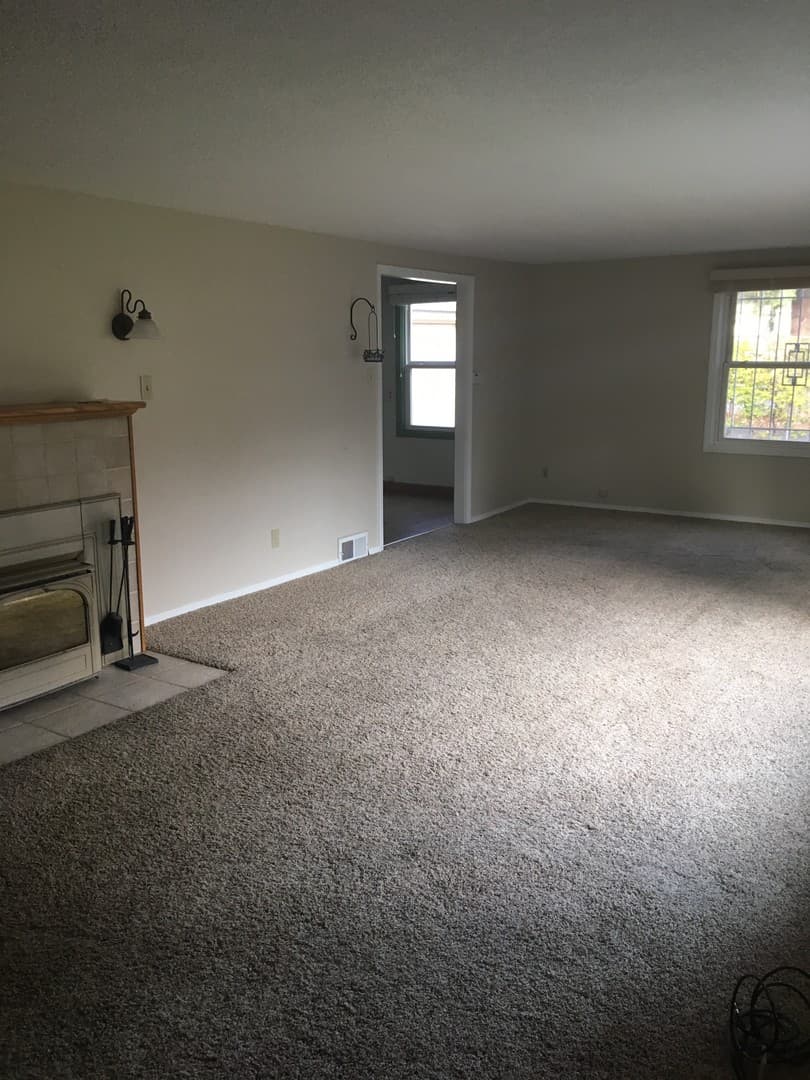 Portland House: 1037 NE 104th Ave