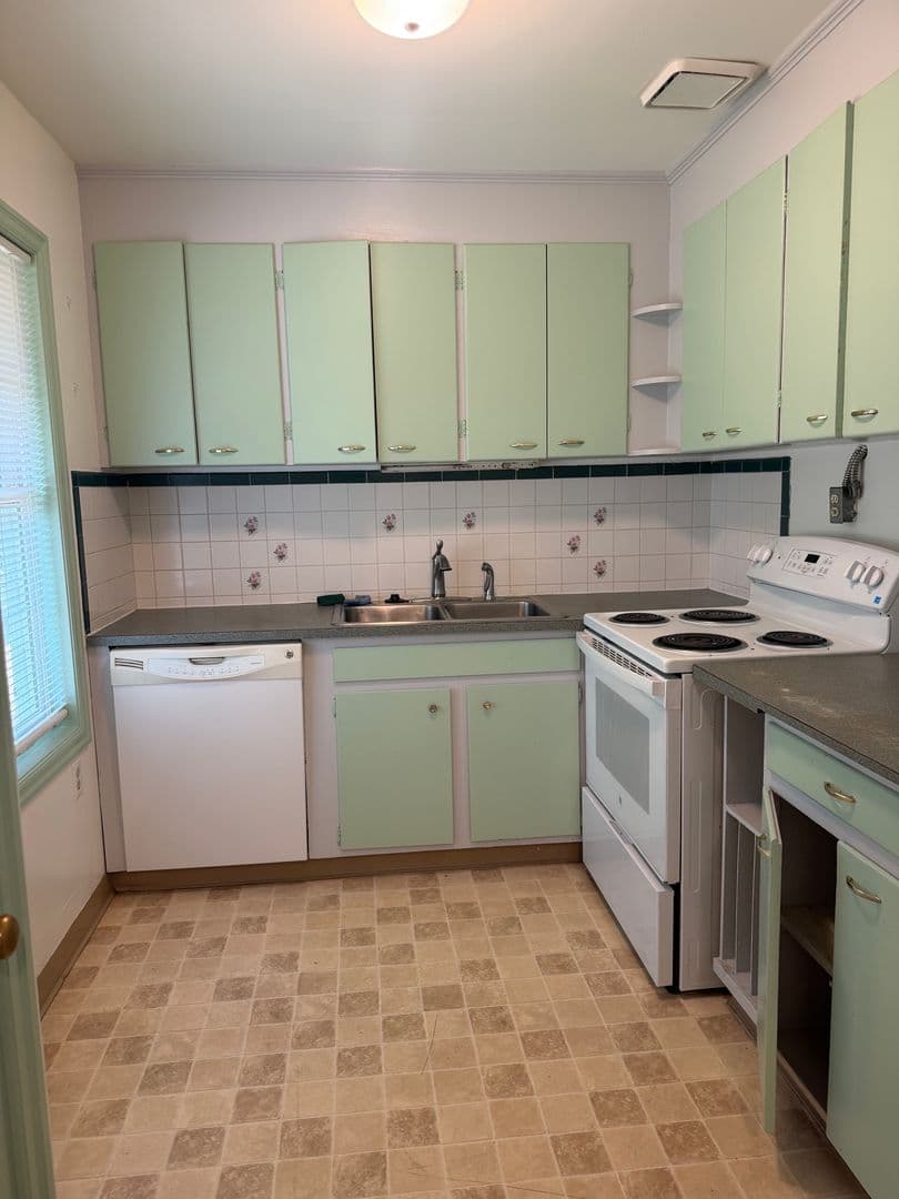 Portland House: 12506 SE Lincoln Ct
