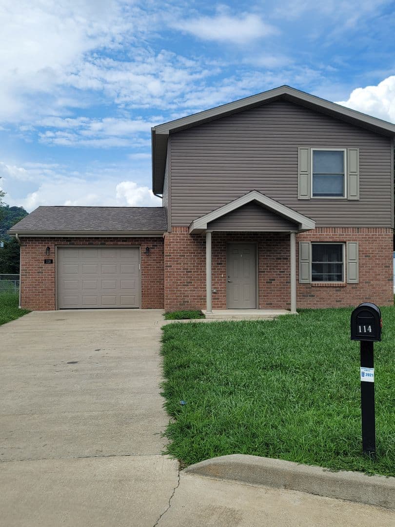 New Martinsville Townhome: 61 Mornings Circle