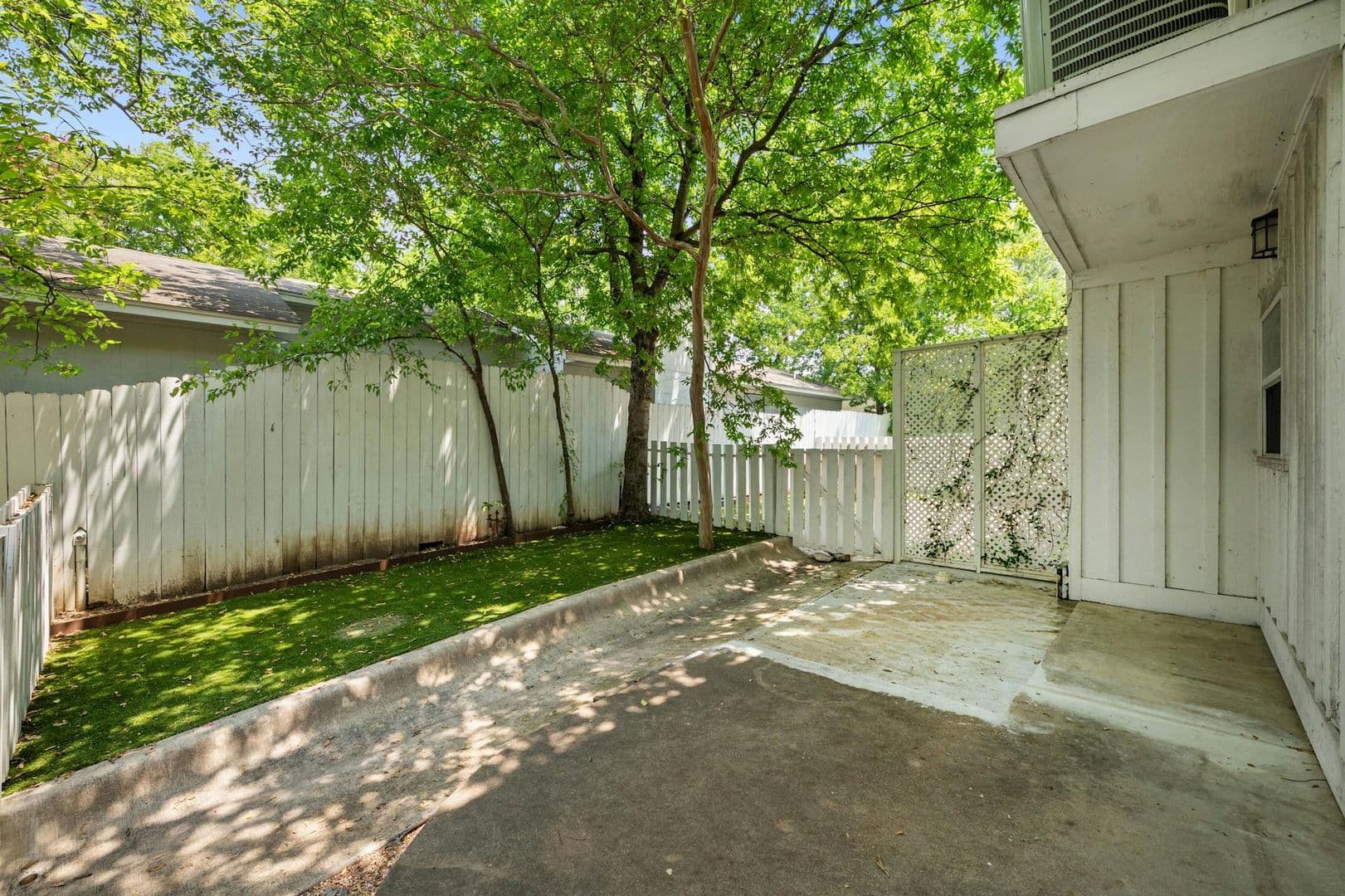 Austin Apartment: 2401 Winsted Ln