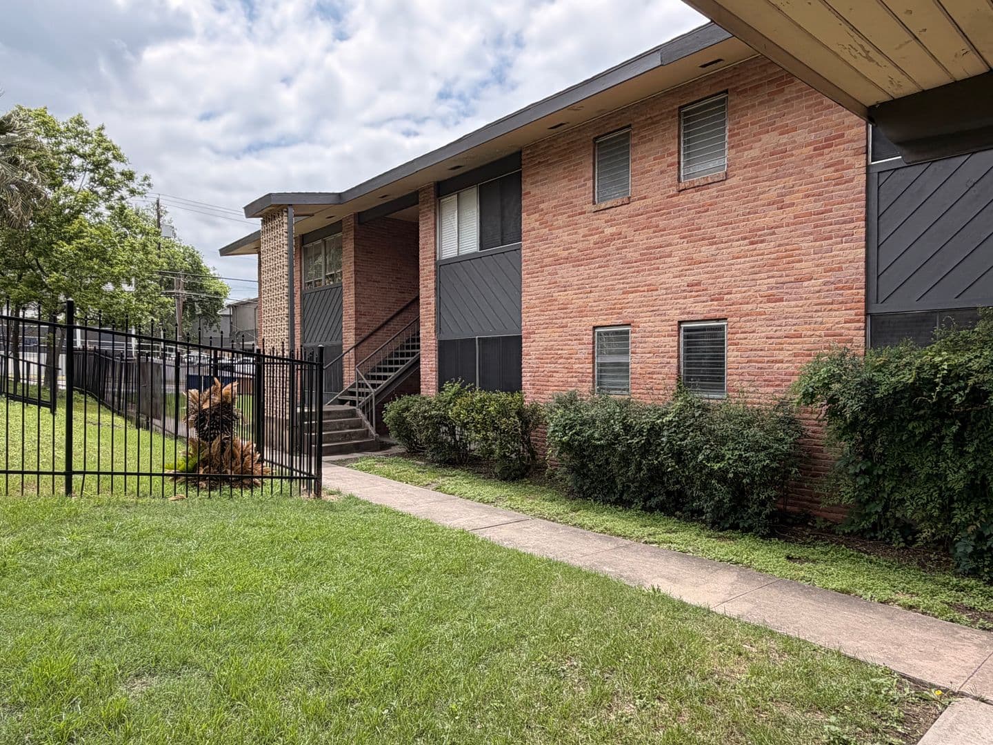 Austin Apartment: 3304 Red River