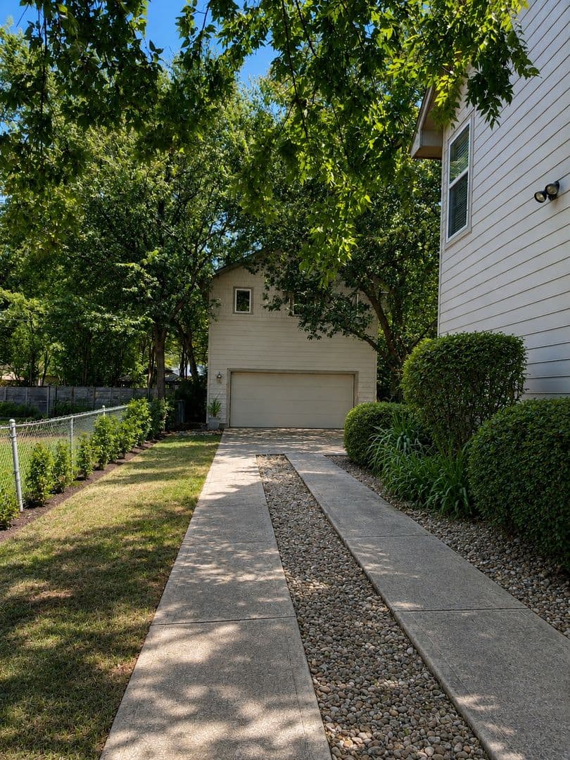Austin House: 110-B Nelray