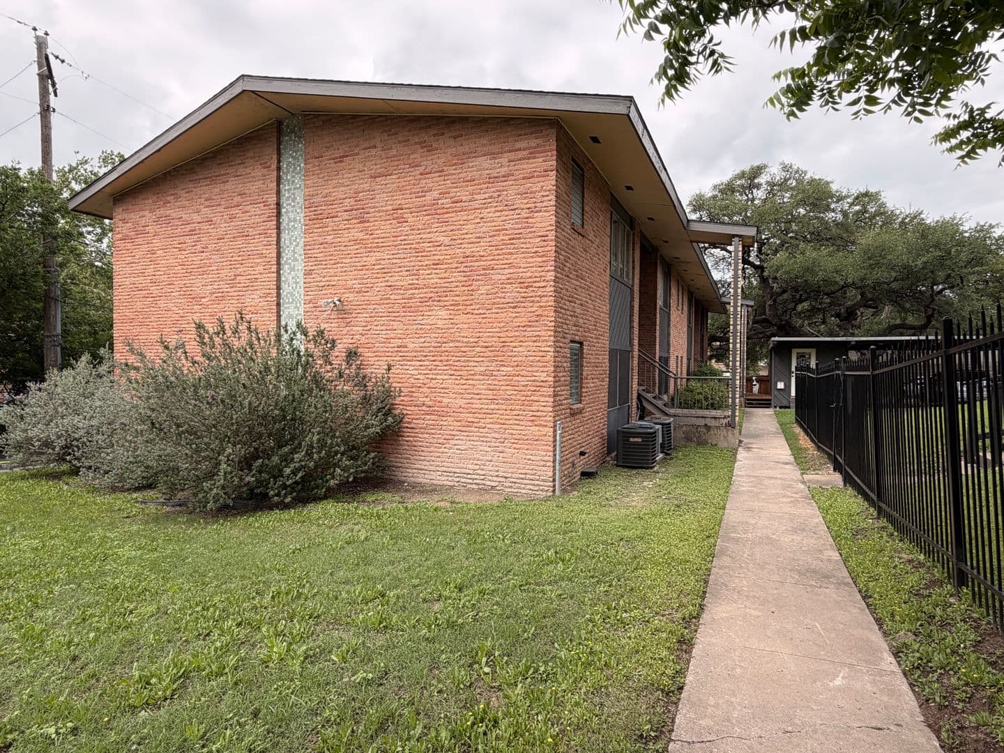 Austin Apartment: 3304 Red River
