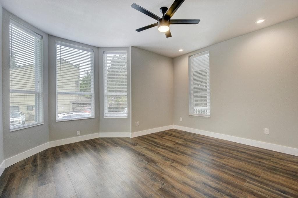 Austin House: 901 Shoal Cliff