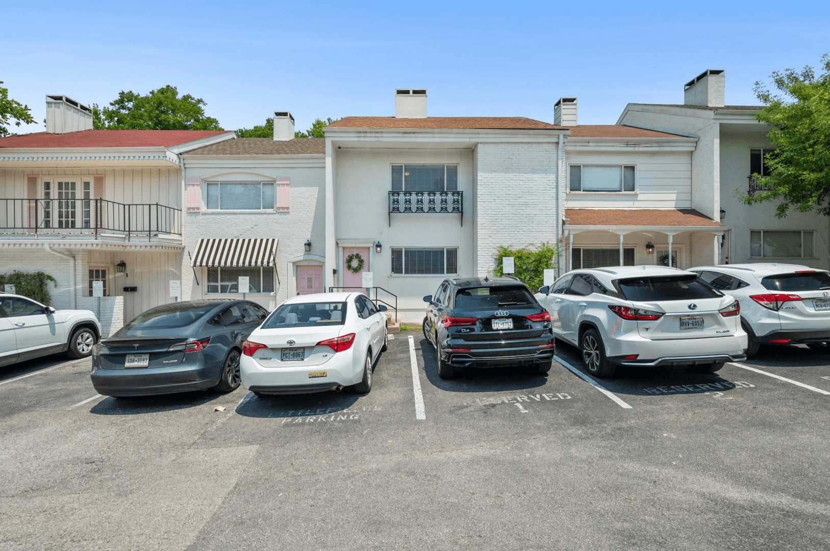 Austin Apartment: 2401 Winsted Ln
