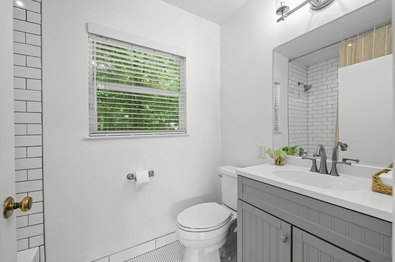 Austin Apartment: 2401 Winsted Ln