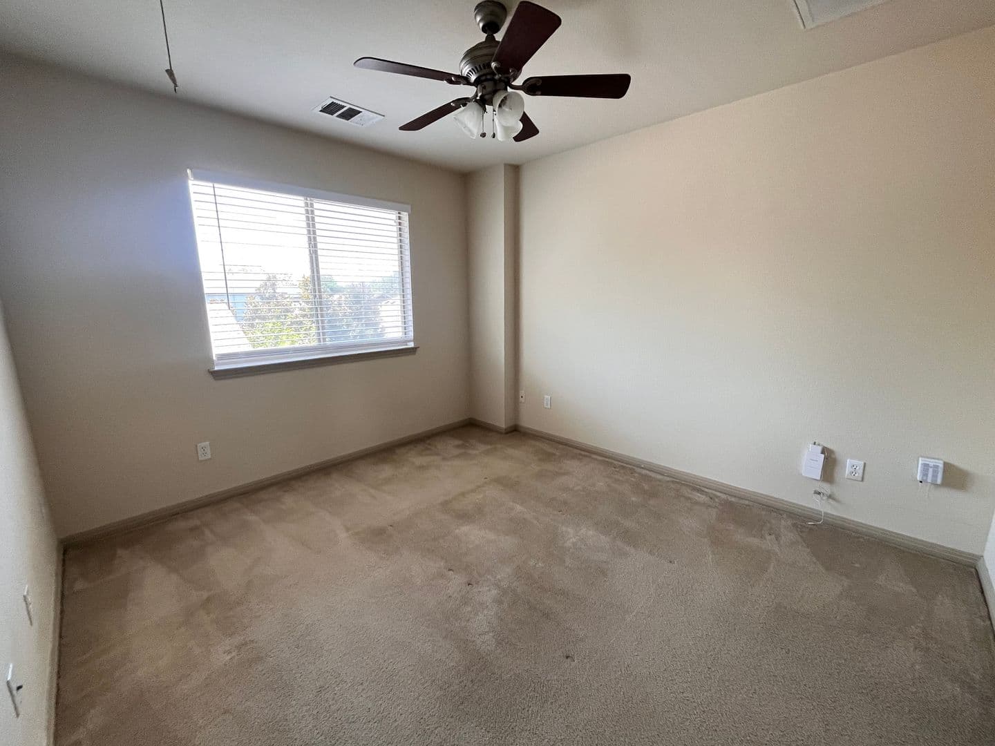Austin House: 5413-B Roosevelt Avenue