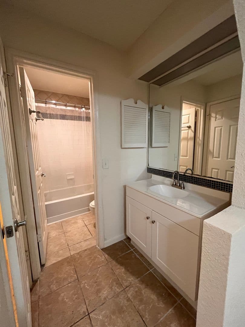 Austin Apartment: 3111 Tom Green
