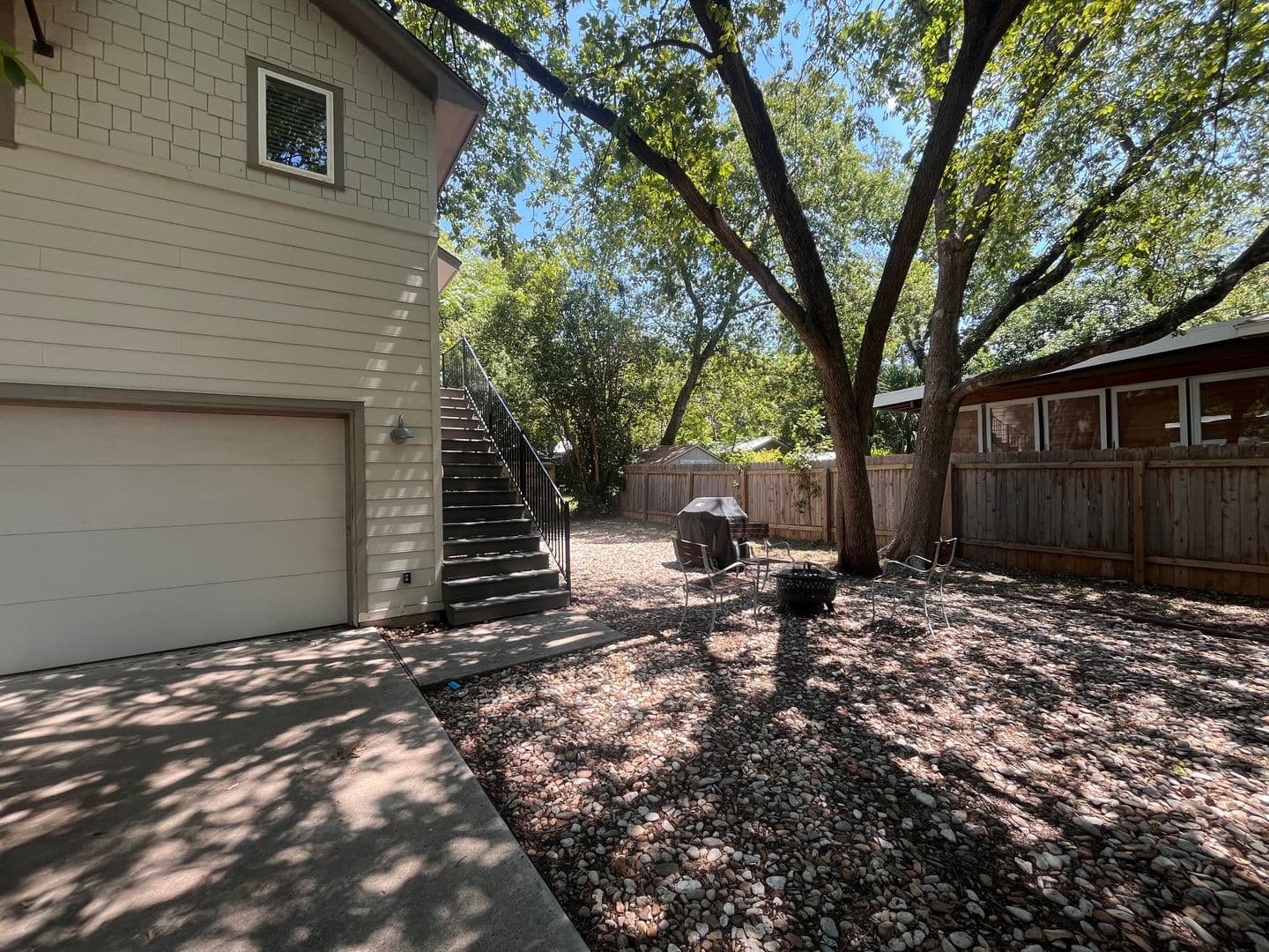 Austin House: 110-B Nelray