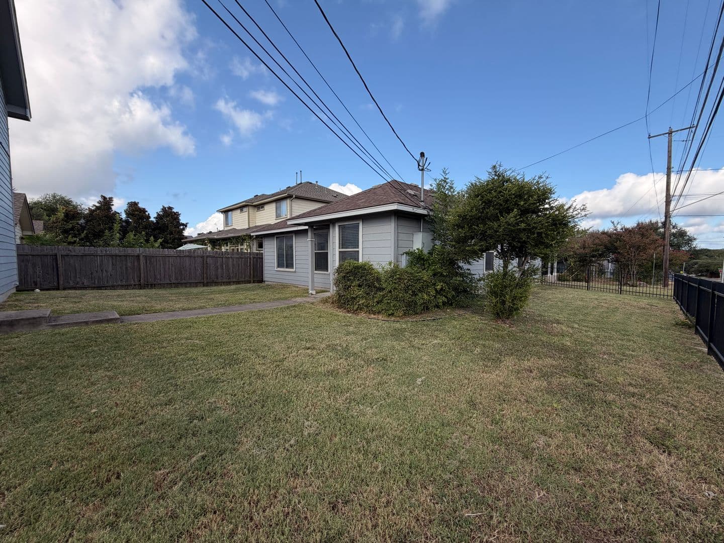 Austin House: 5413-A Roosevelt Avenue