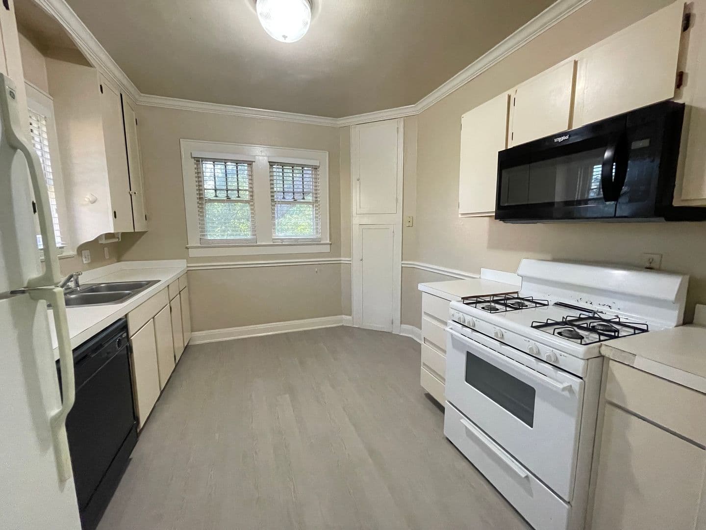 Austin House: 106-A E 38th St