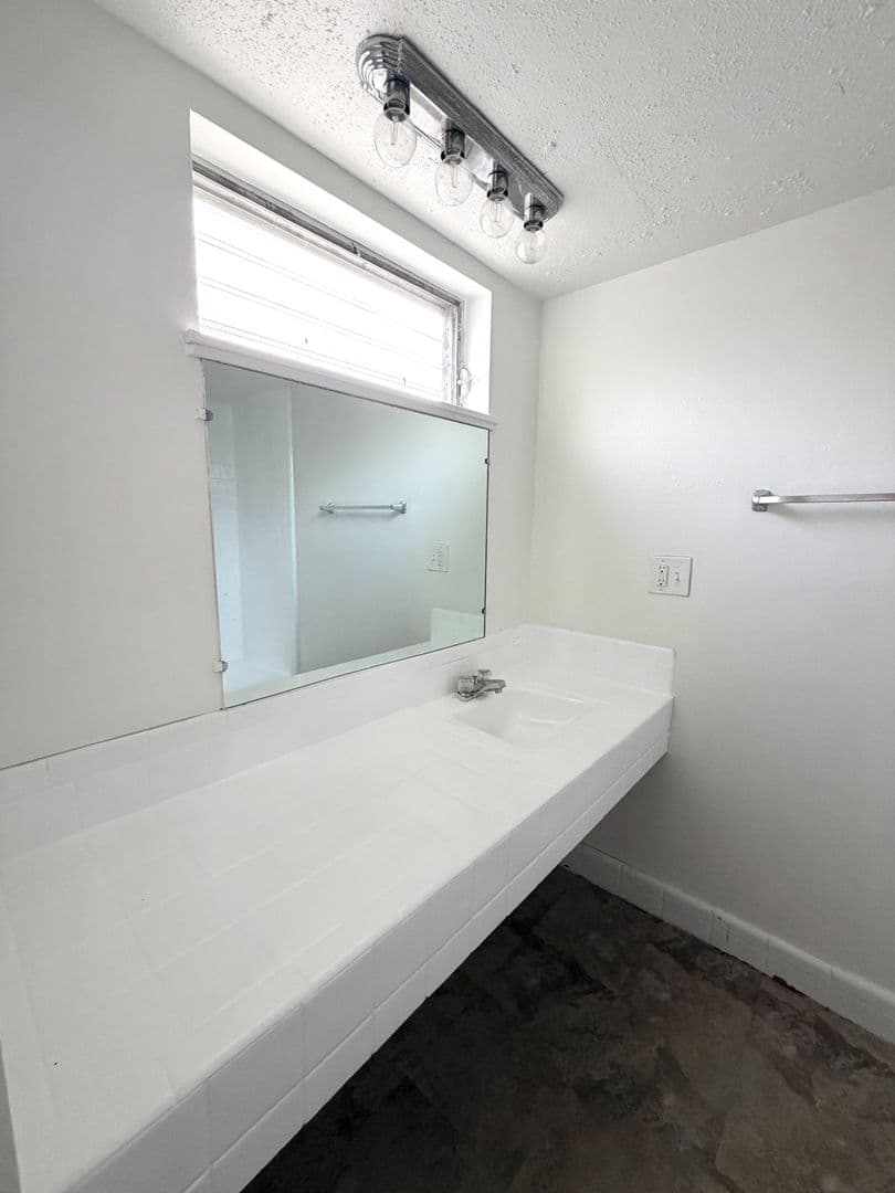 Austin Apartment: 3304 Red River