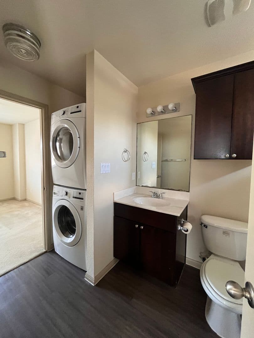 Austin House: 5413-B Roosevelt Avenue