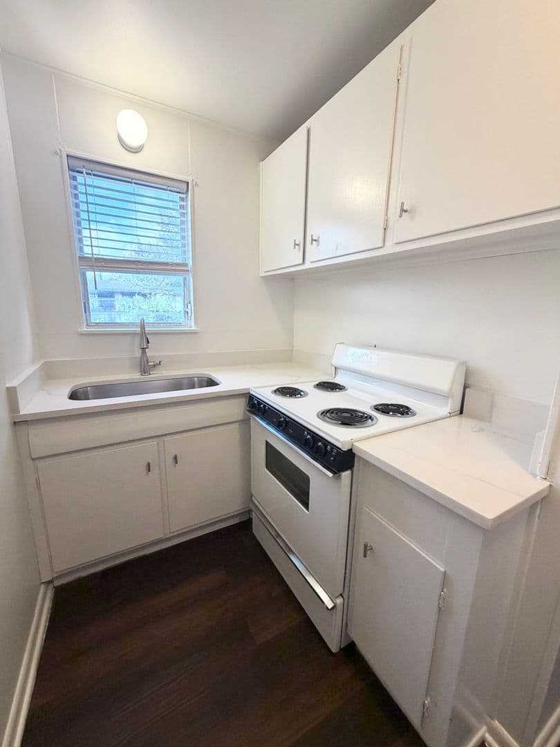 Austin Apartment: 3304 Red River