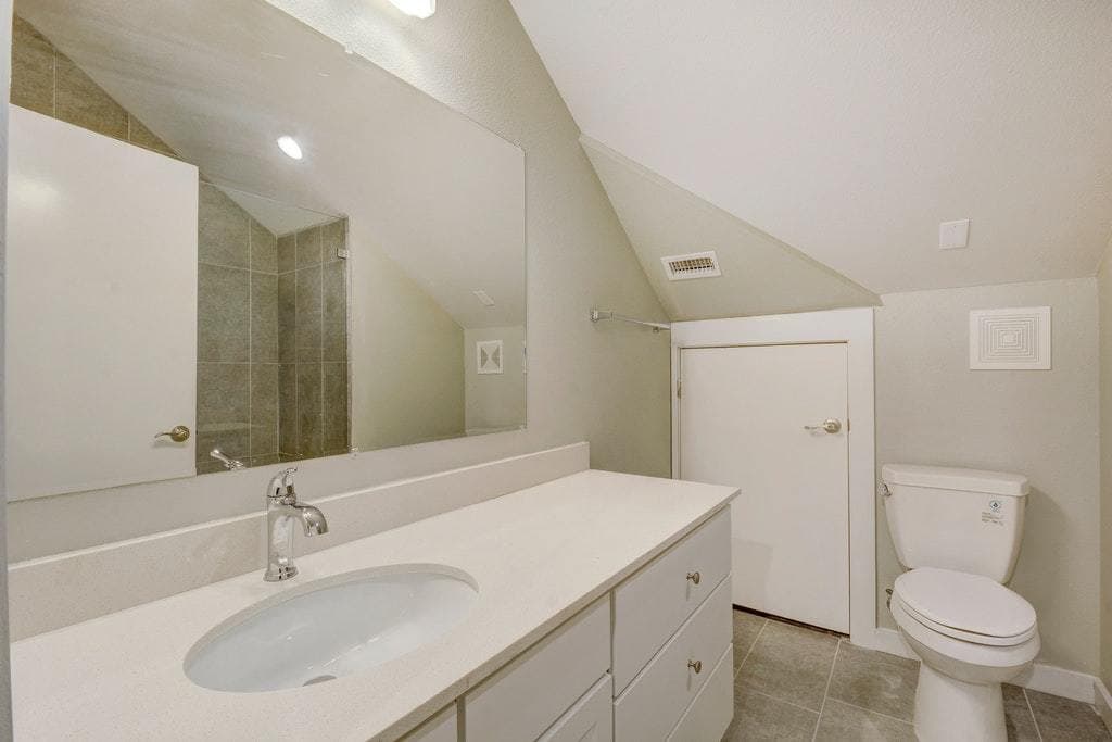 Austin House: 901 Shoal Cliff