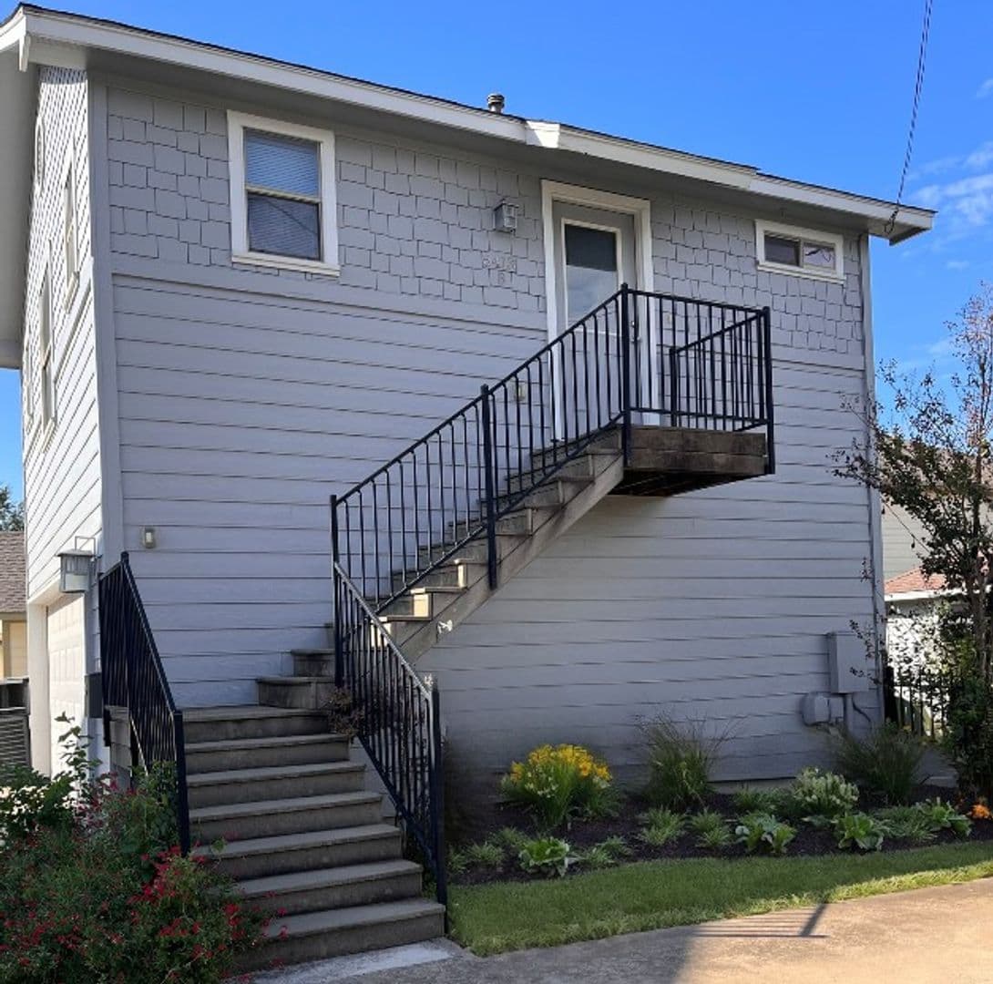 Austin House: 5413-B Roosevelt Avenue