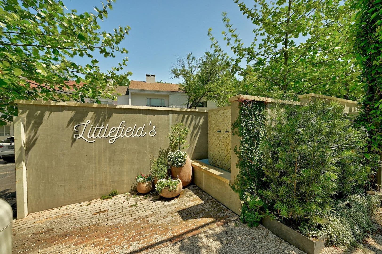 Austin Apartment: 2401 Winsted Ln