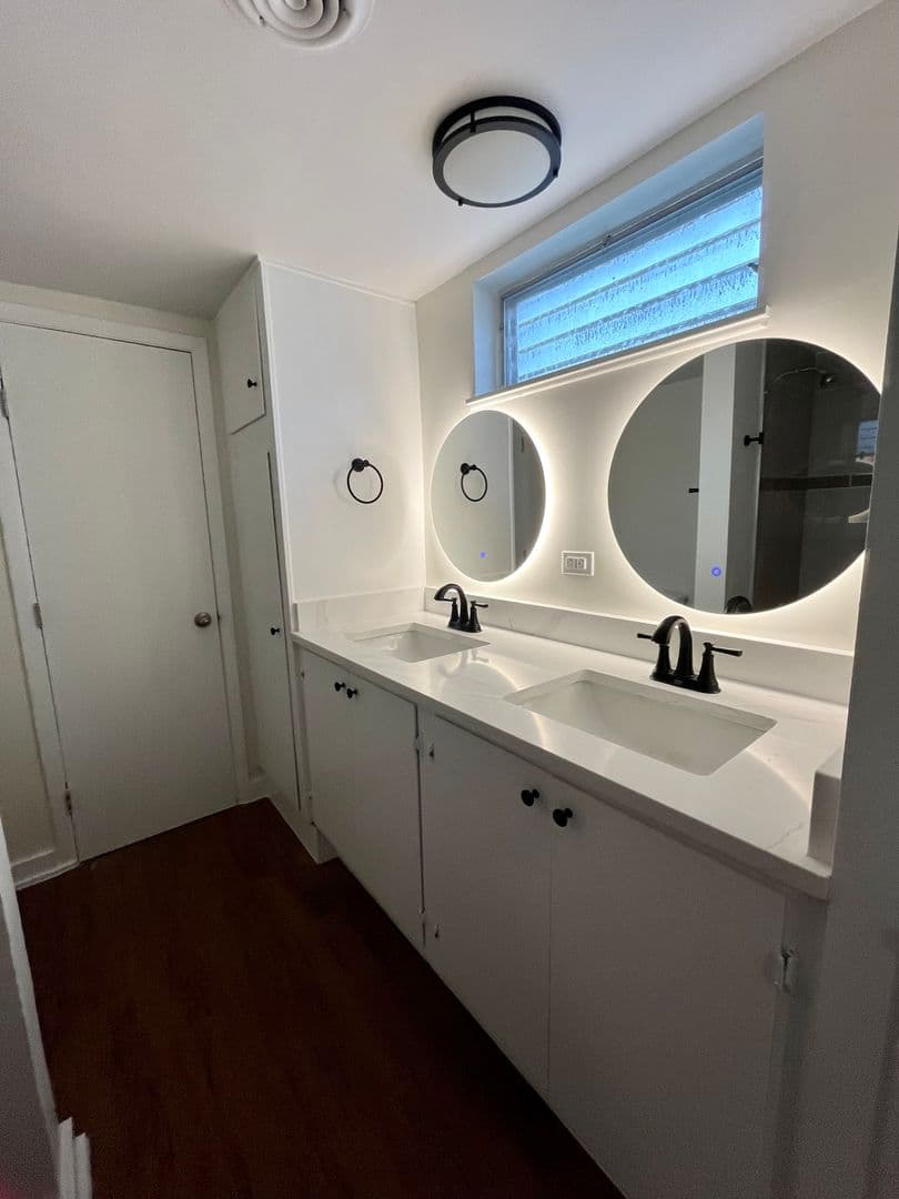 Austin Apartment: 3304 Red River