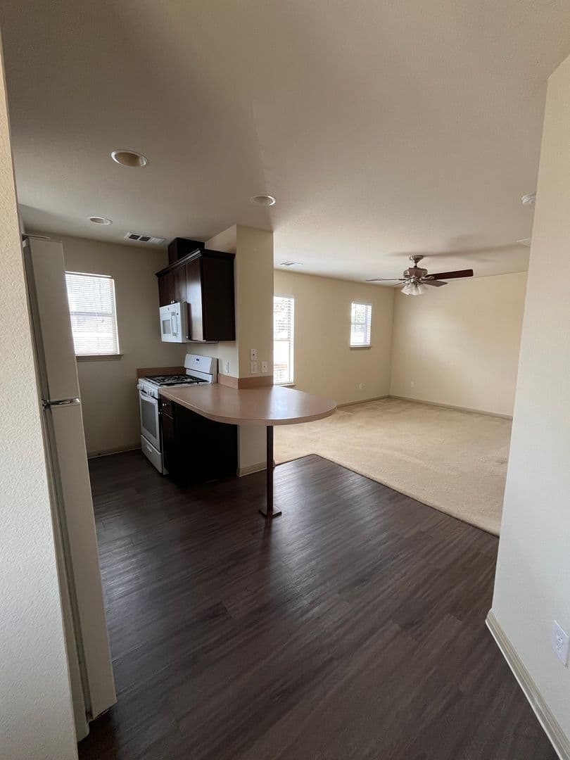 Austin House: 5413-B Roosevelt Avenue