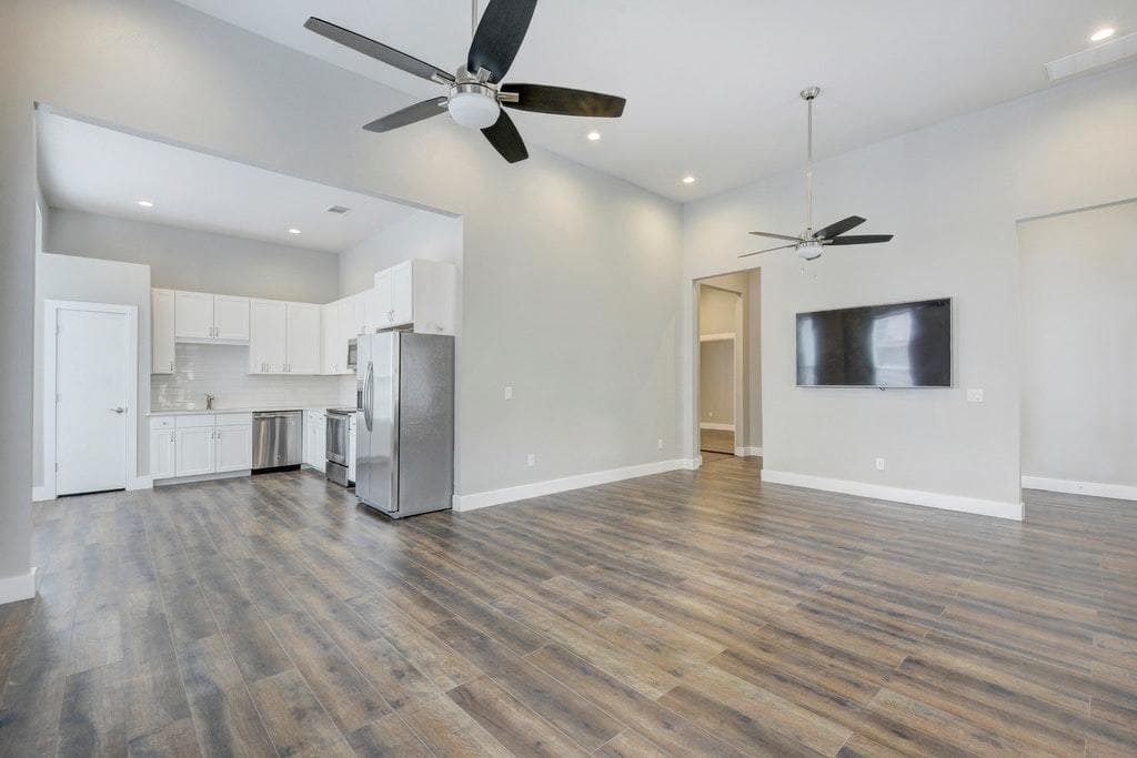 Austin House: 901 Shoal Cliff