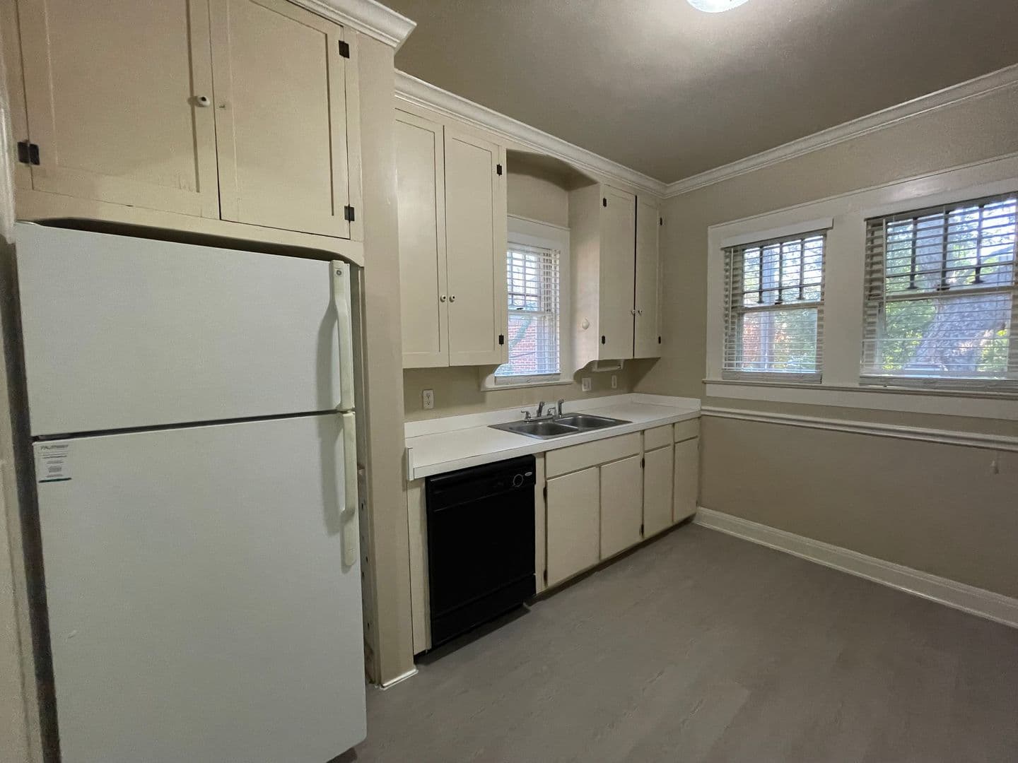 Austin House: 106-A E 38th St