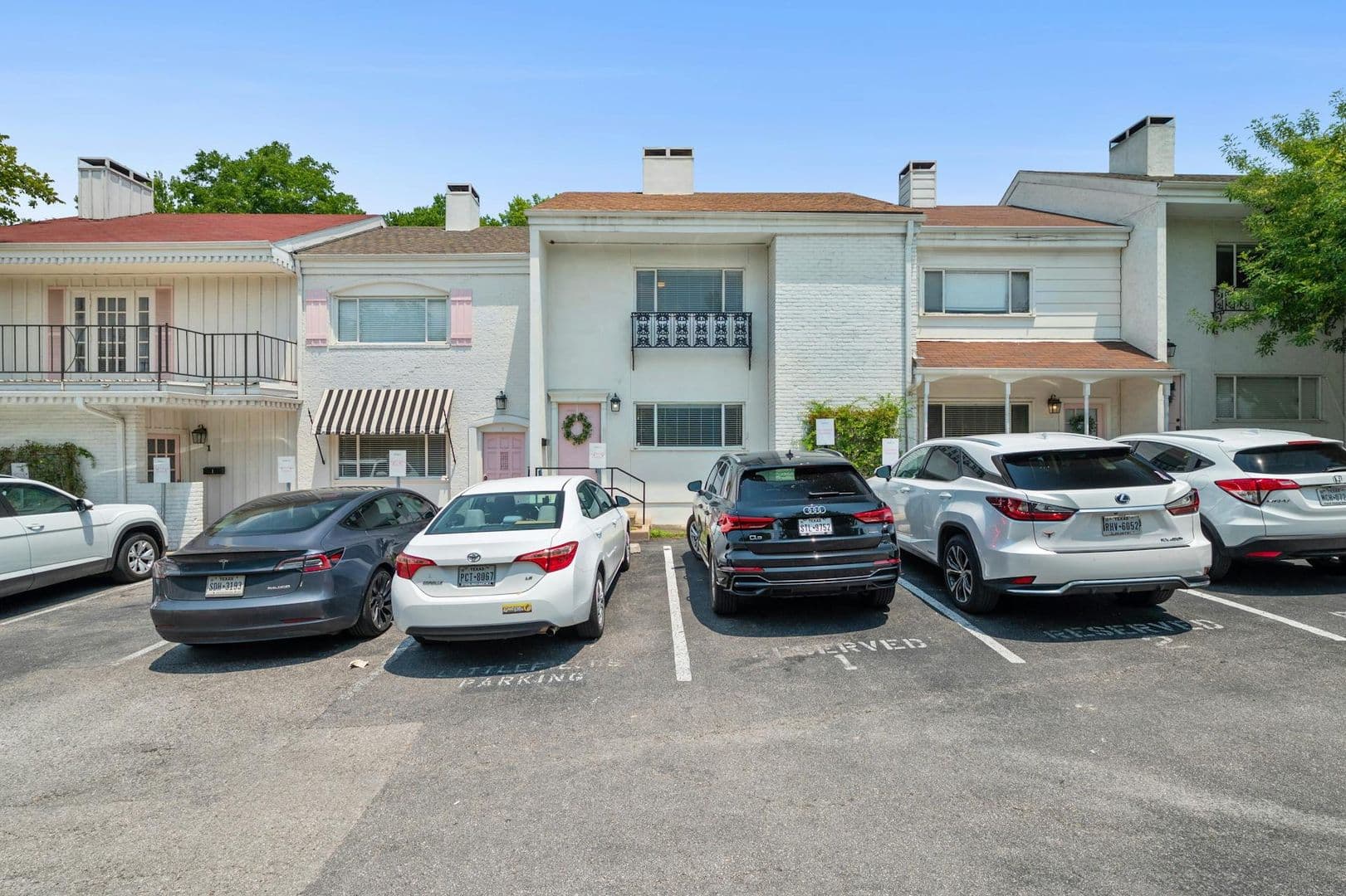 Austin Apartment: 2401 Winsted Ln