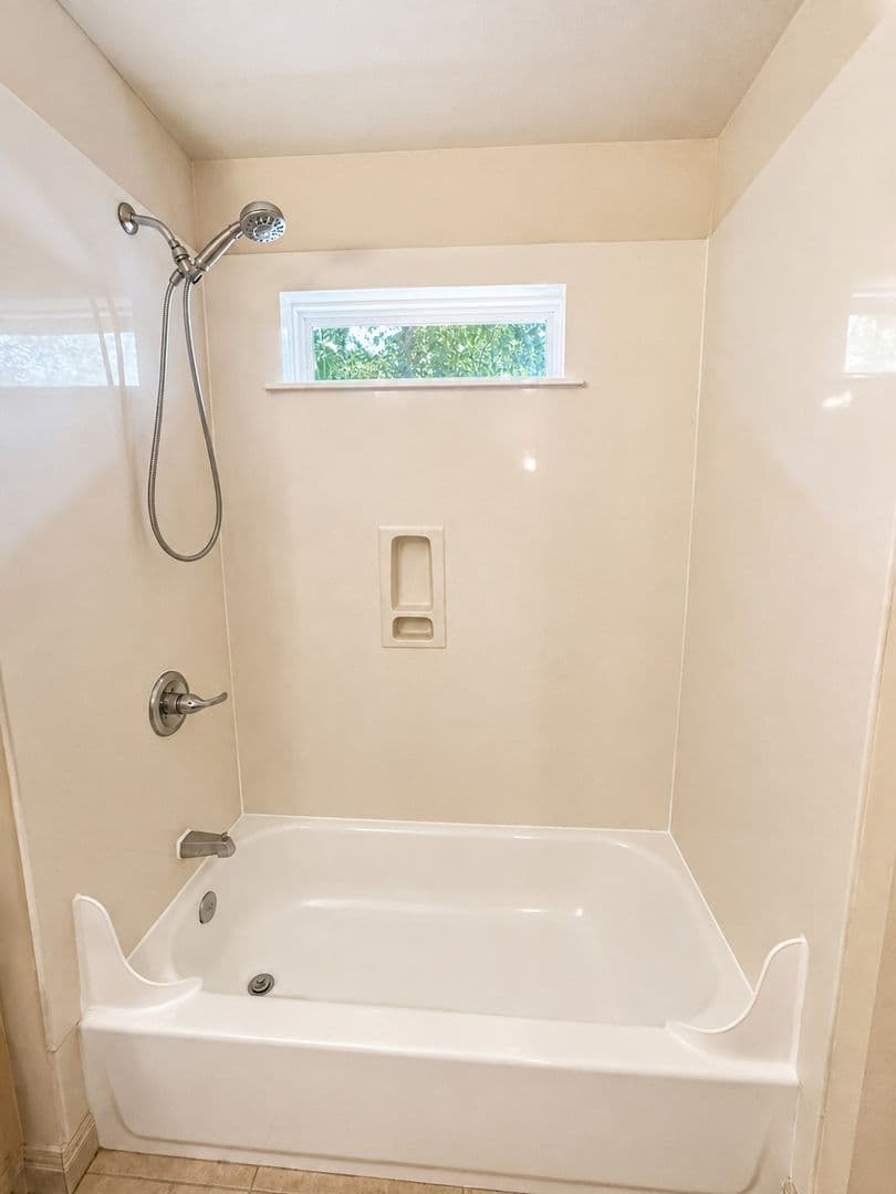 Austin House: 110-B Nelray