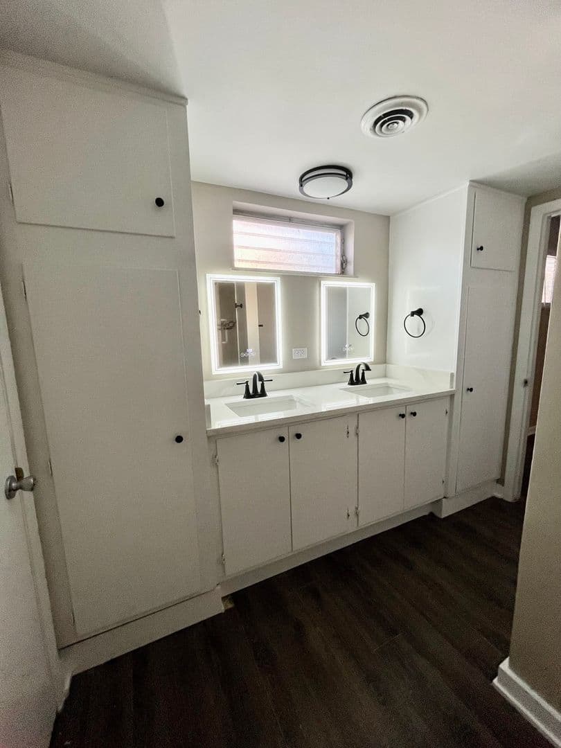 Austin Apartment: 3304 Red River
