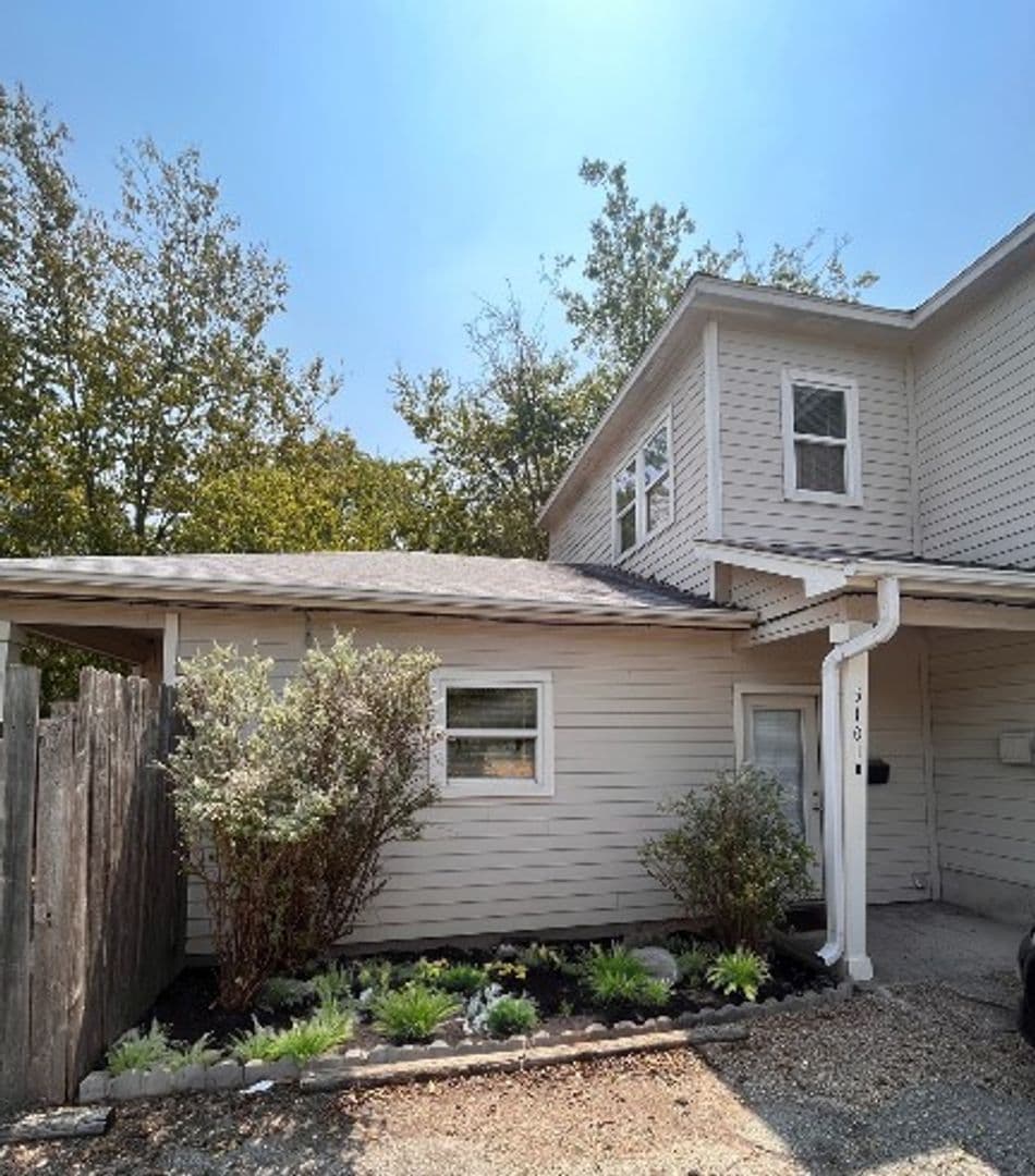 Austin House: 5101-B Guadalupe