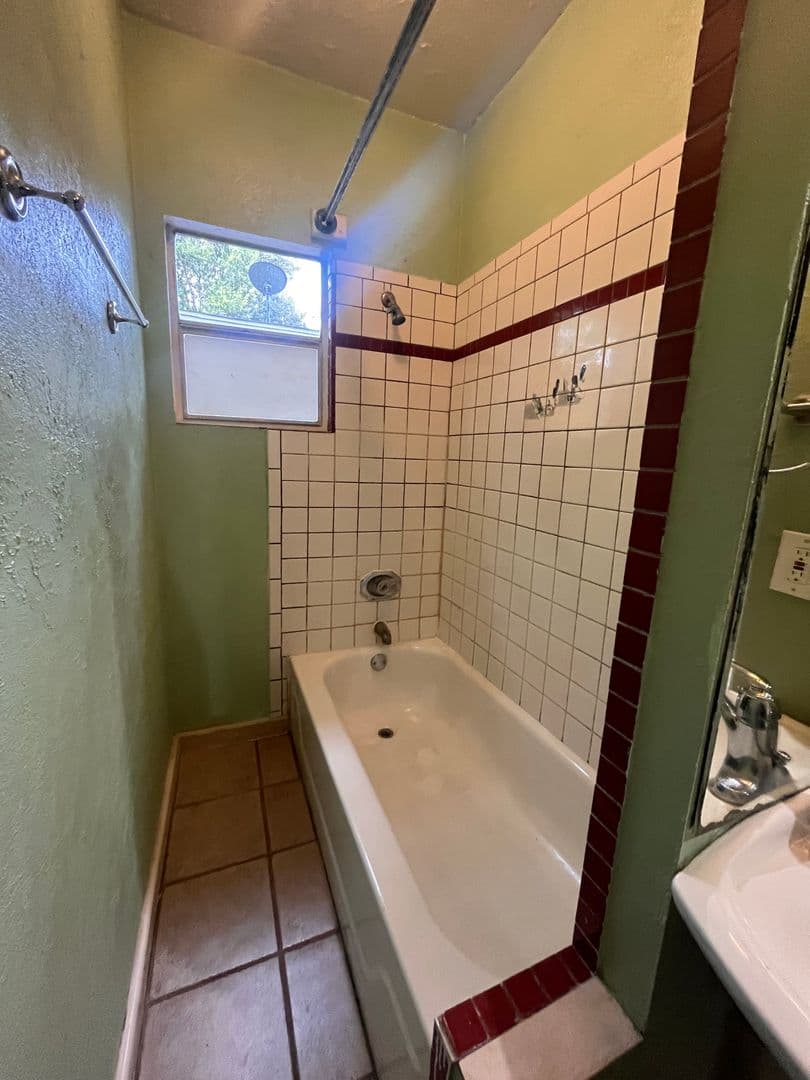 Austin House: 3107 Whitis