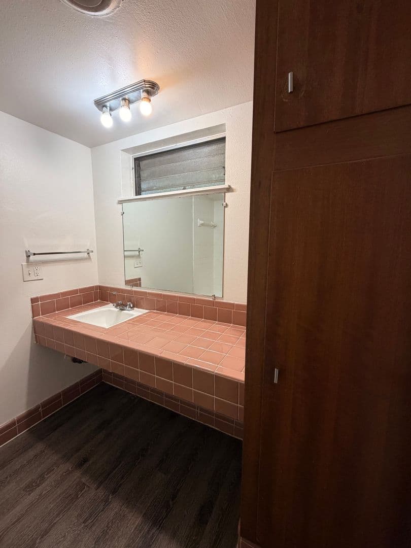 Austin Apartment: 3304 Red River