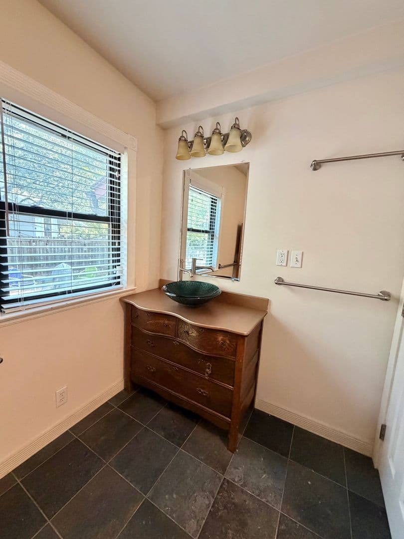 Austin House: 1410 W 51st St