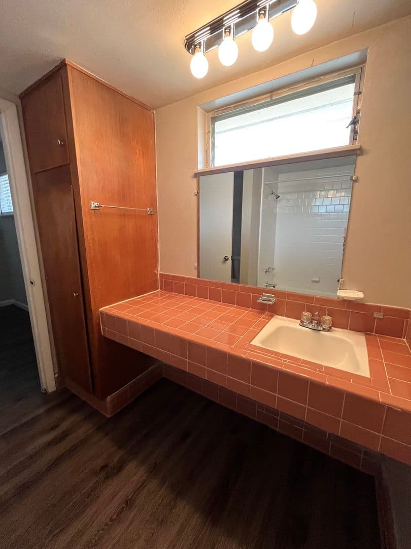 Austin Apartment: 3304 Red River