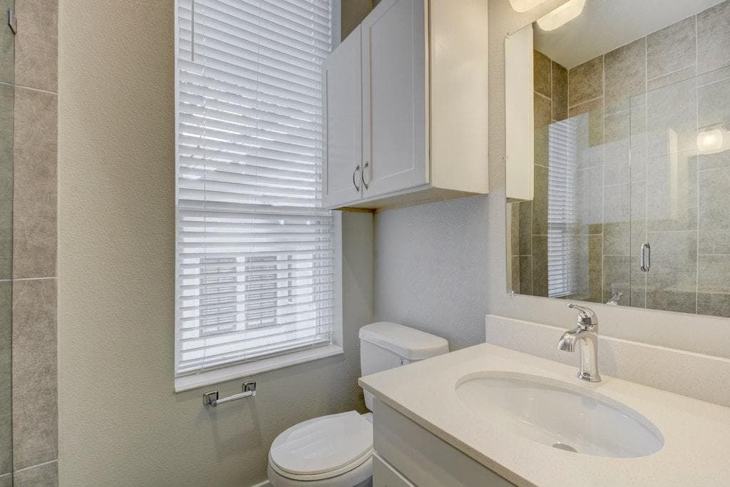 Austin House: 901 Shoal Cliff